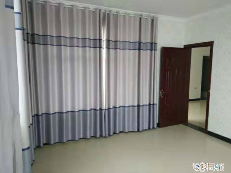 购物中心旁精装修3室,拎包入住,附近学校一中附小五小等