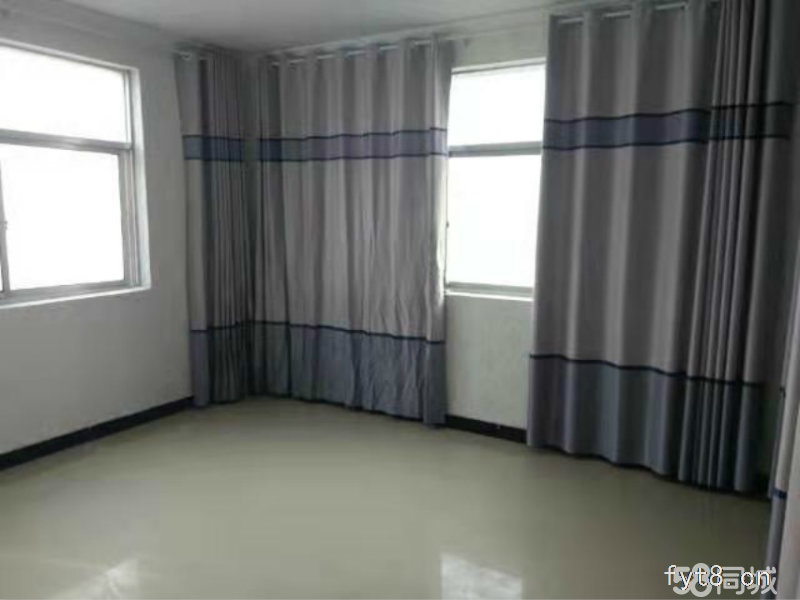 购物中心旁精装修3室,拎包入住,附近学校一中附小五小等